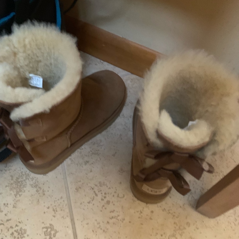 Brand new bow Ugg’s